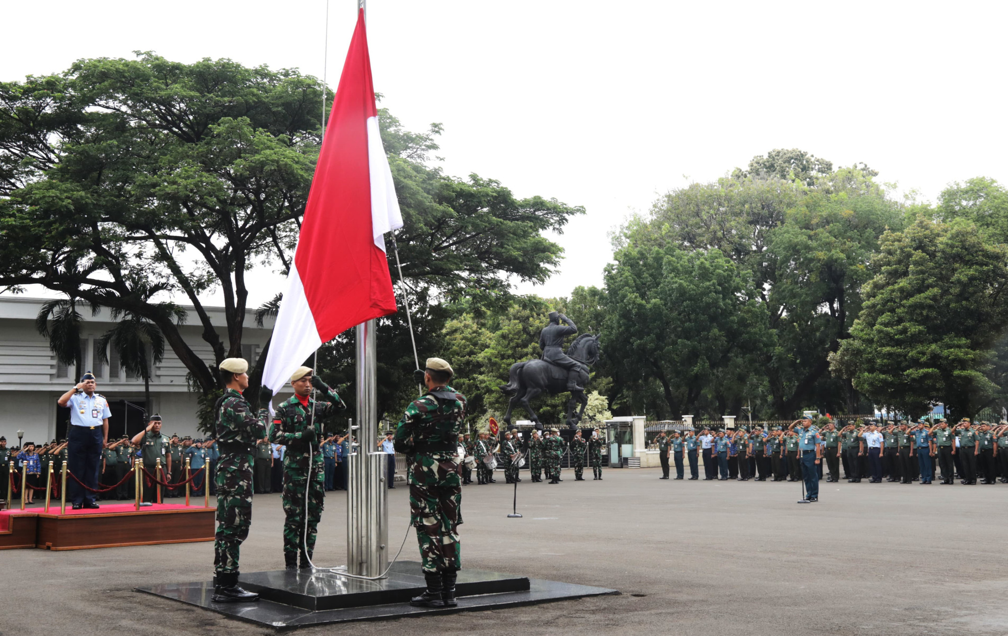 Sahli Menhan Bidang Sosial Pimpin Upacara Bulanan di Kemhan