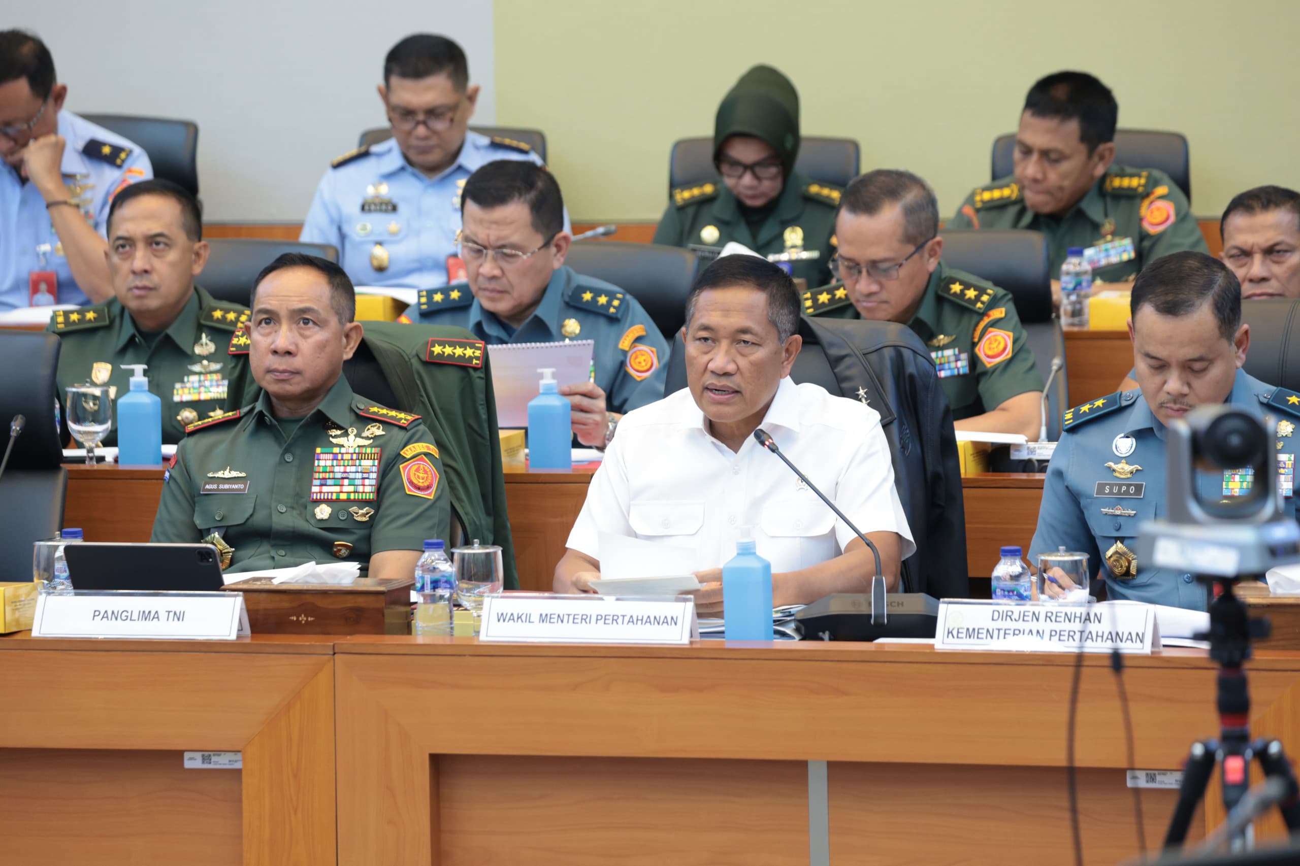 Mewakili Menhan, Wamenhan Hadiri Rapat Kerja dengan Komisi I DPR RI Bahas Efisiensi Anggaran Kemhan dan TNI TA 2025