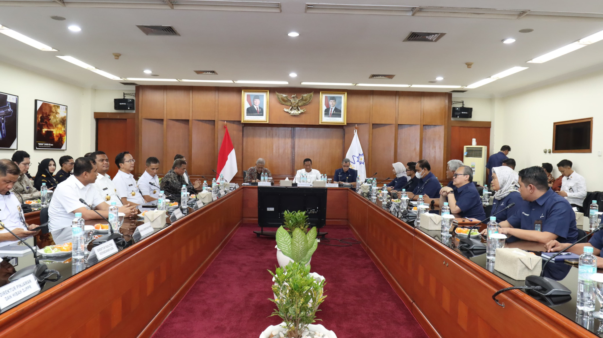 Wamenhan Tinjau Kemampuan Produksi Alpalhankam
