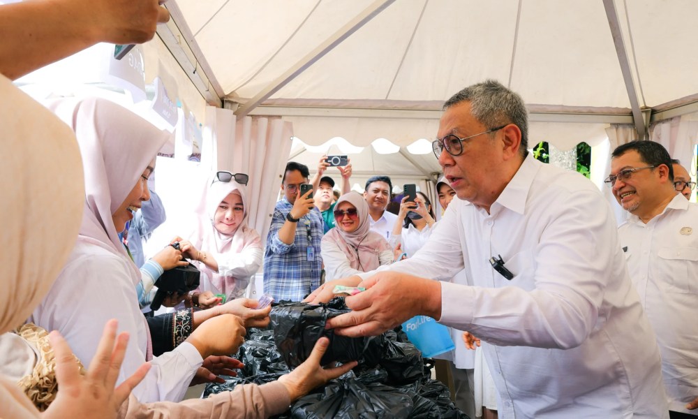 Benyamin Davnie Buka Bazar Ramadan, Warga Tangsel Sambut Antusias