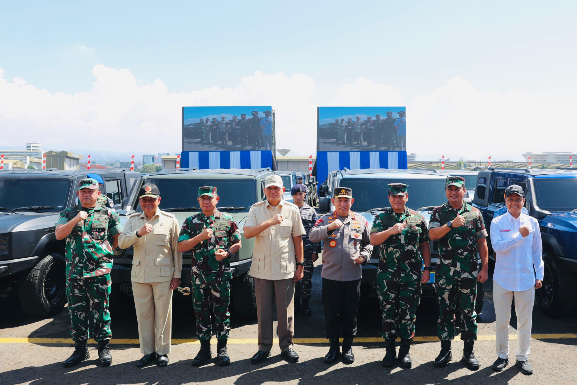 Menhan Serahkan 700 Unit Maung MV3 Produk PT Pindad kepada TNI-Polri