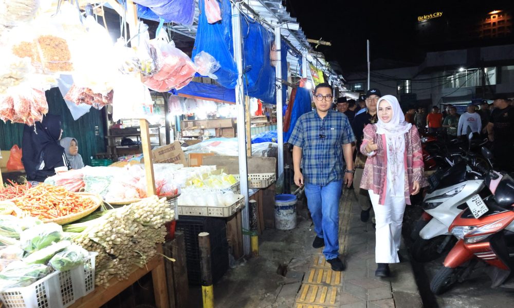 Sidak Pasar Ciputat di Malam Hari, Pilar Saga Ichsan: Kita Pastikan Ini Permanen Penertibannya