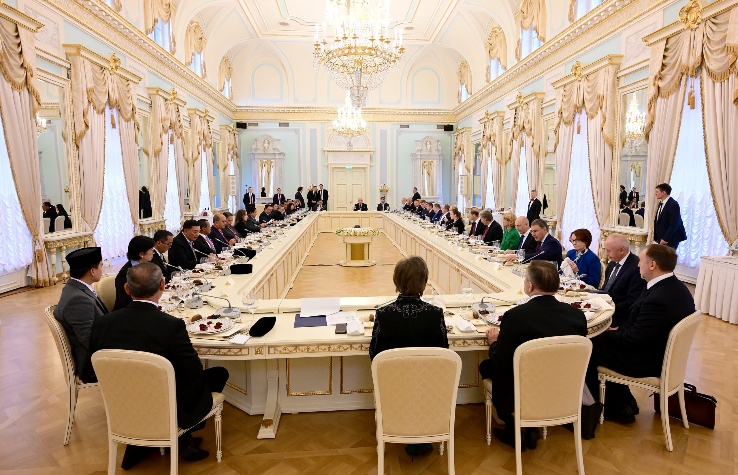 Menhan Sjafrie Dampingi Presiden Prabowo Melakukan Pertemuan Bilateral dengan Presiden Vladimir Putin
