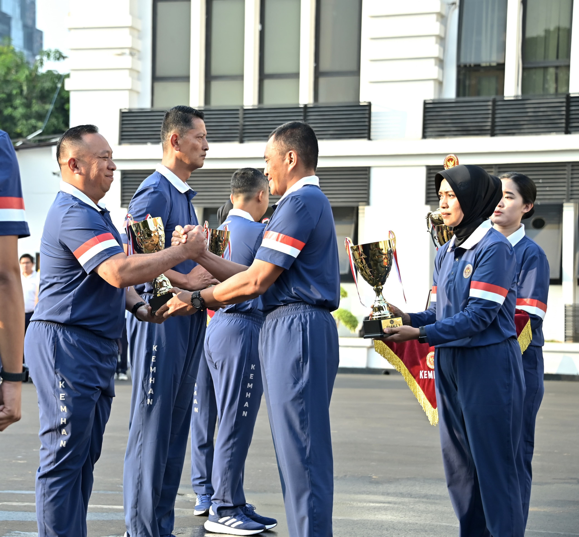 Setjen Kemhan Berhasil Pertahankan Juara Umum di POR Kemhan 2025