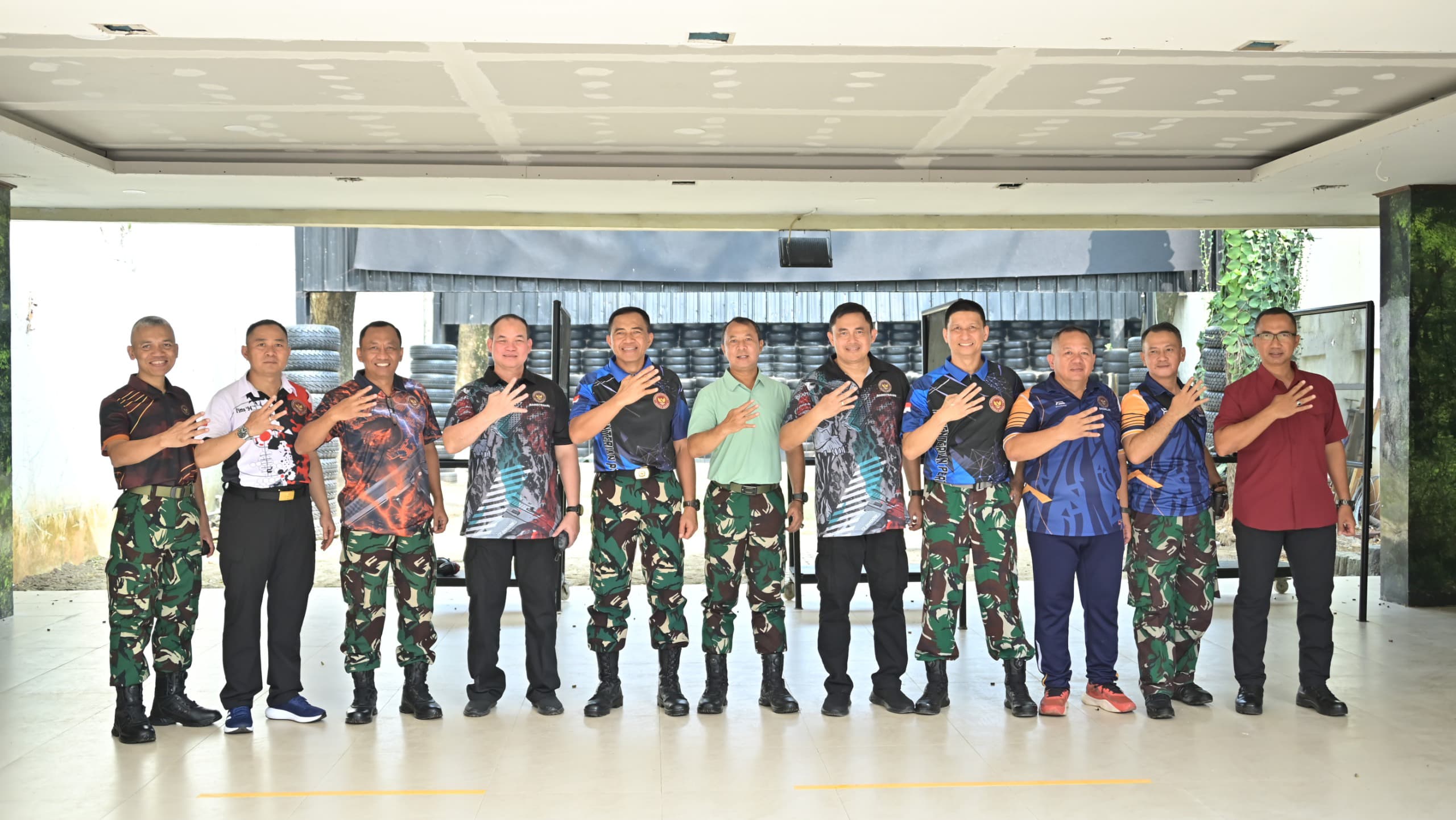 Tim Penembak Setjen Kemhan Raih Juara II Lomba Menembak PJU Kemhan dalam POR Kemhan Tahun 2025