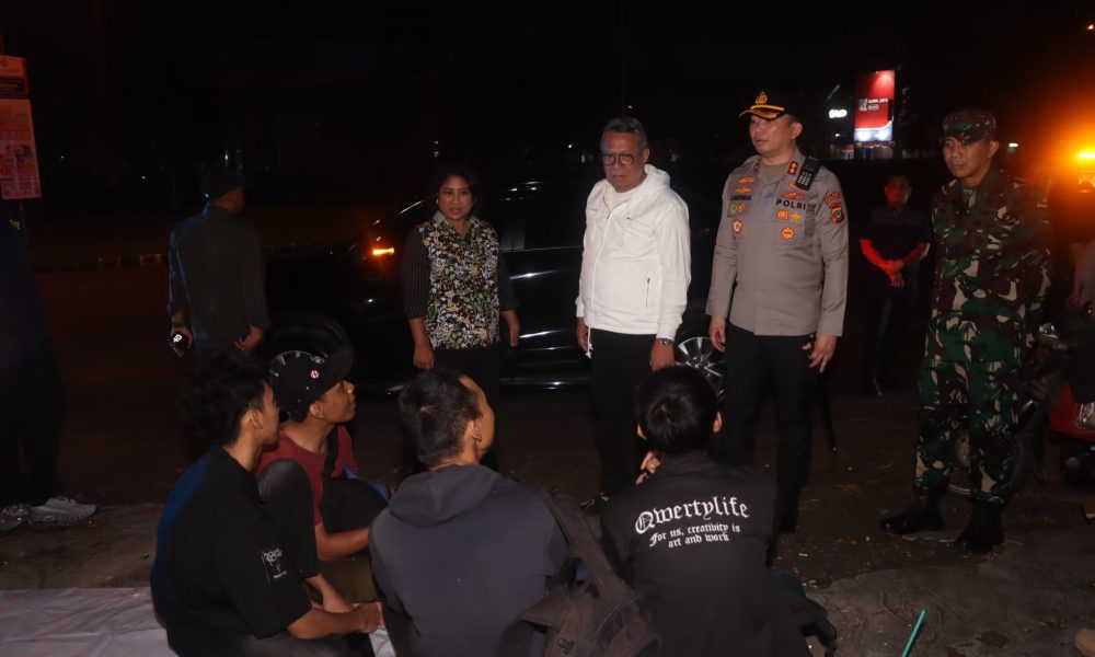 Perkuat Kamtibmas, Wali Kota Tangsel Benyamin Davnie Bersama Forkopimda Lakukan Pemantauan Siskamling di Wilayah