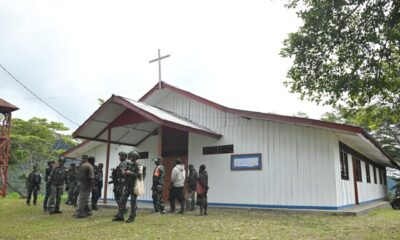 Kemhan dan TNI Renovasi Gereja Katolik di Perbatasan Papua