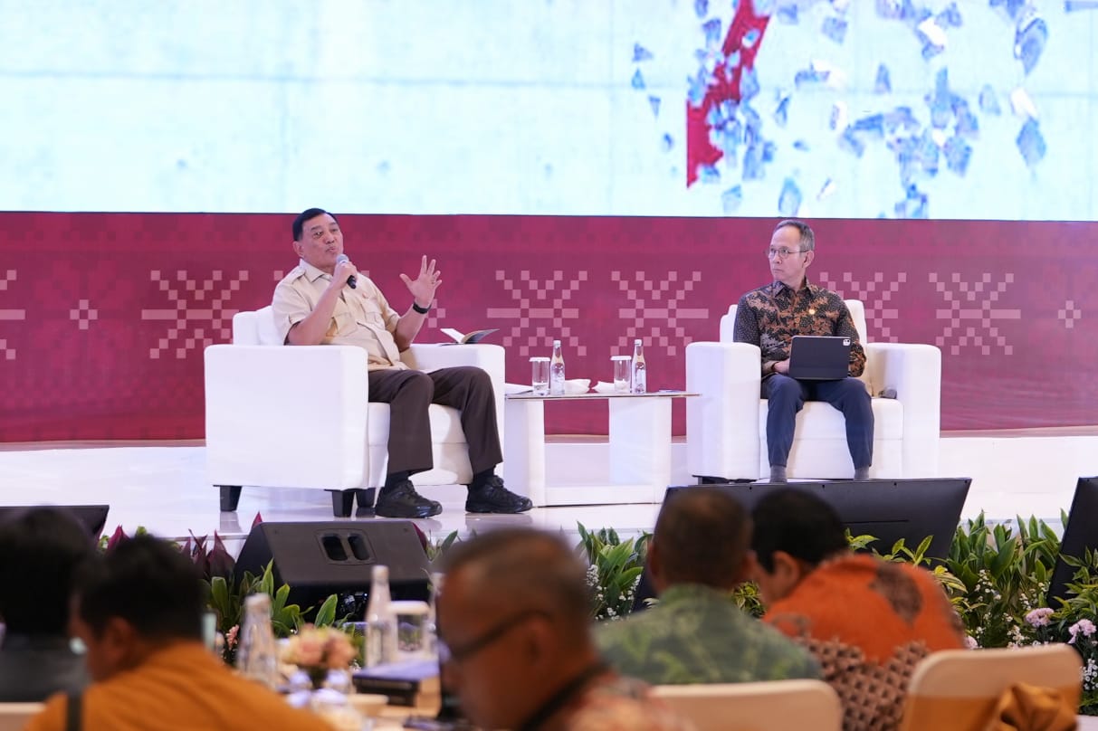 Di Forum OJK, Menhan Sjafrie Serukan Kolaborasi Nasional dan Pembenahan Sistem Pengelolaan SDA
