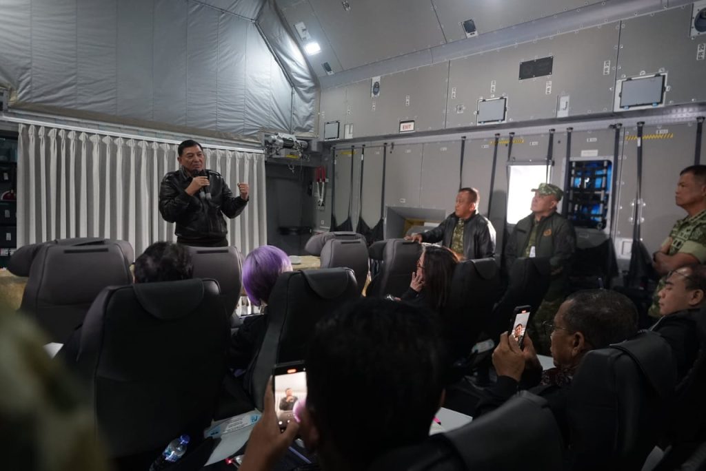 Menhan RI Sjafrie Sjamsoeddin Ikuti Uji Terbang Perdana Airbus A400M Sayap Baru TNI AU