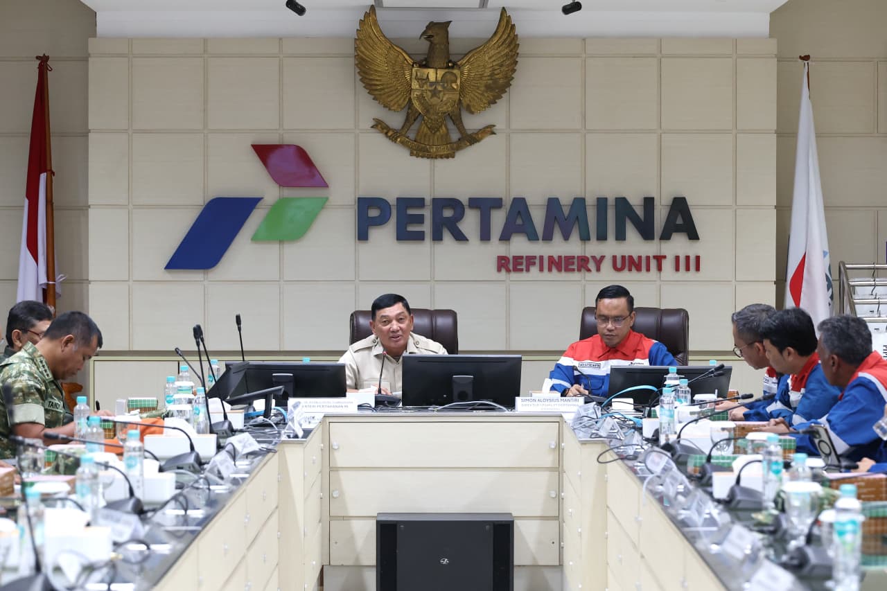 Jaga Kedaulatan Energi, Menhan Sjafrie Turun Langsung ke Kilang Pertamina Plaju, Palembang