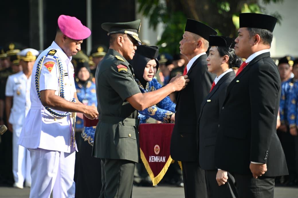 Kemhan Gelar Upacara HUT ke-54 KORPRI: Sekjen Tegaskan Penguatan ASN BerAKHLAK