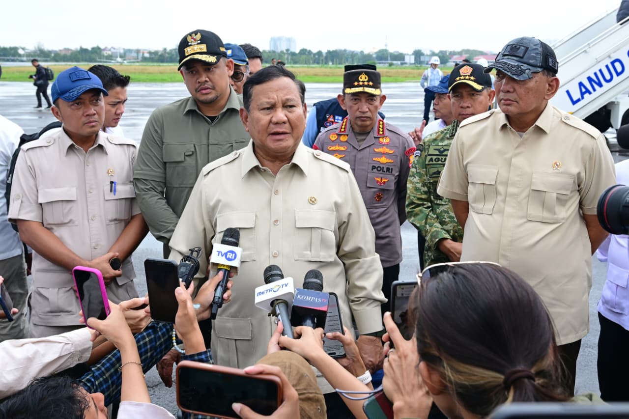 Menhan Dampingi Presiden Pastikan Penanganan Bencana Aceh dan Sumatra Utara Berjalan Baik