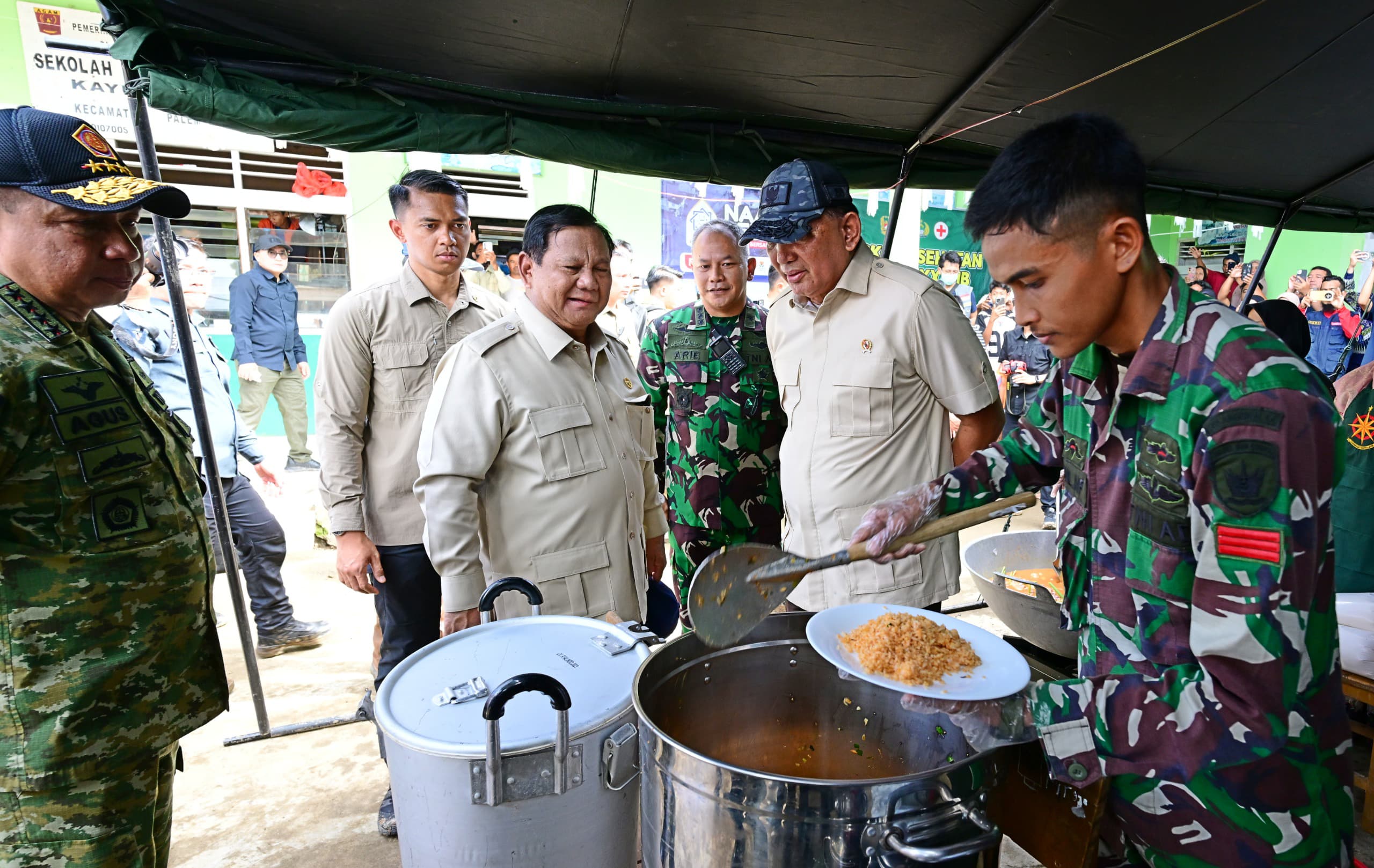 Menhan Dampingi Presiden, Pastikan Percepatan Penanganan Bencana dan Pemulihan Infrastruktur di Sumbar
