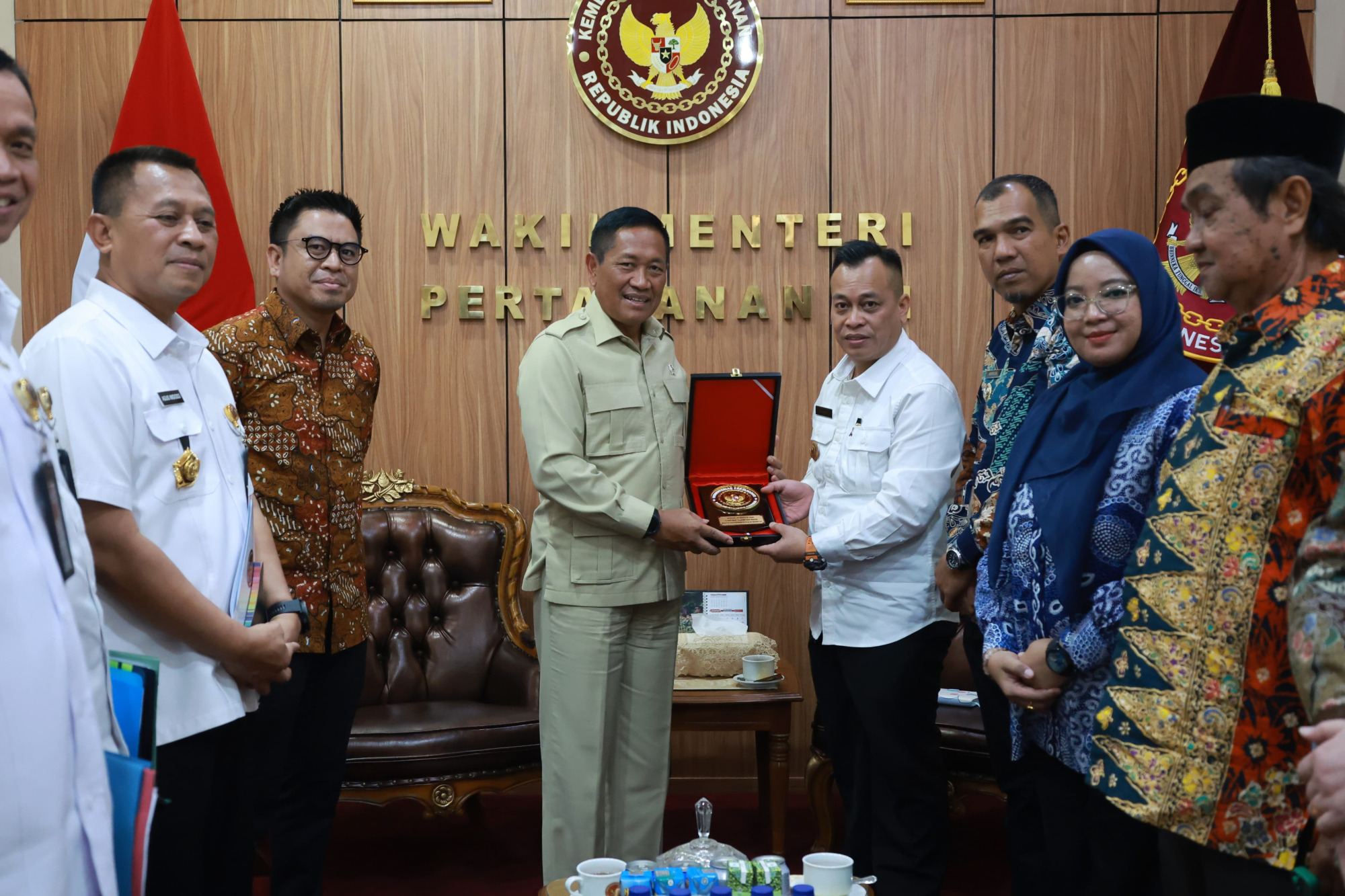 Wamenhan Terima Audiensi Bupati Lingga, Bahas Sinergi Kemhan dan Pemkab Lingga