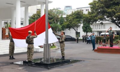 Kemhan Gelar Upacara Bulanan, Tegaskan Penguatan Pertahanan Negara