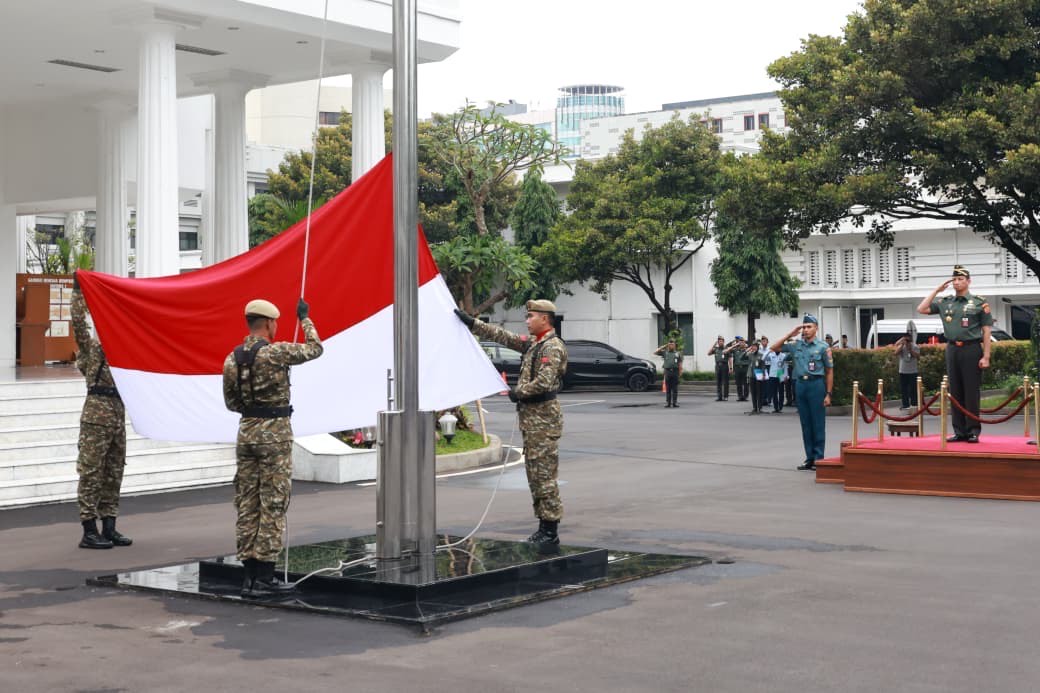 Kemhan Gelar Upacara Bulanan, Tegaskan Penguatan Pertahanan Negara