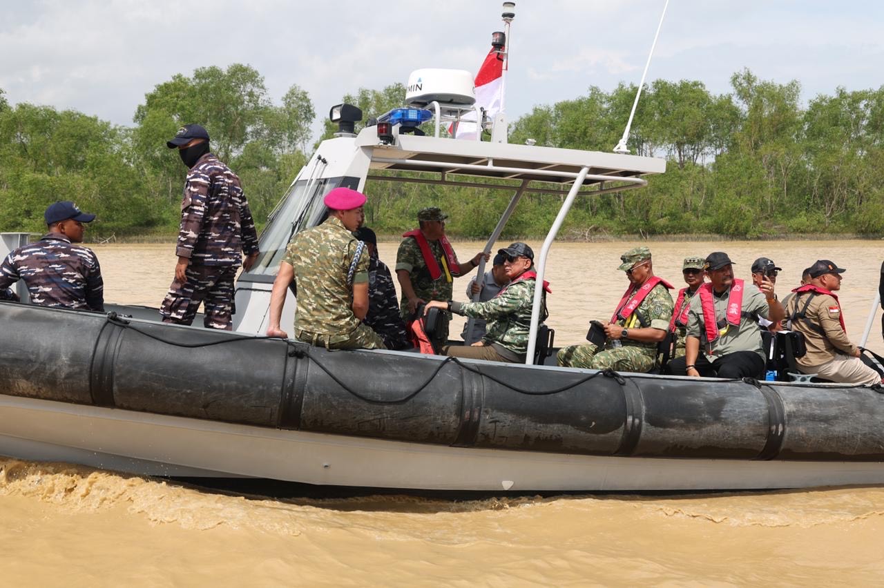 Menhan Pimpin Peninjauan dan Rapat Koordinasi Satgas Kuala di Aceh Tamiang, Alat Berat Mulai Dikerahkan Dua Pekan ke Depan