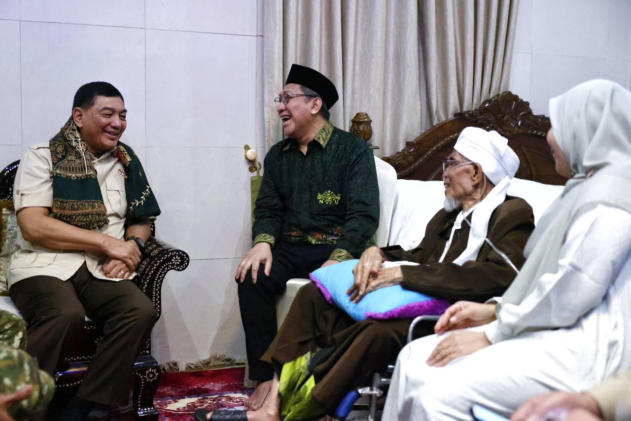 Menhan Sjafrie Kunjungi Ponpes Qamarul Huda di Lombok Tengah, Perkuat Sinergi Pemerintah dan Pesantren