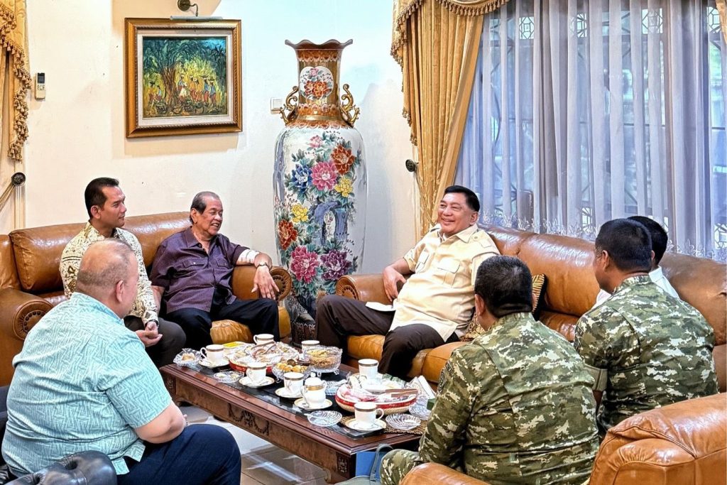 Menhan Sjafrie Silaturahmi ke Laksamana TNI (Purn) Widodo AS, Menyambung Jejak Pengabdian TNI