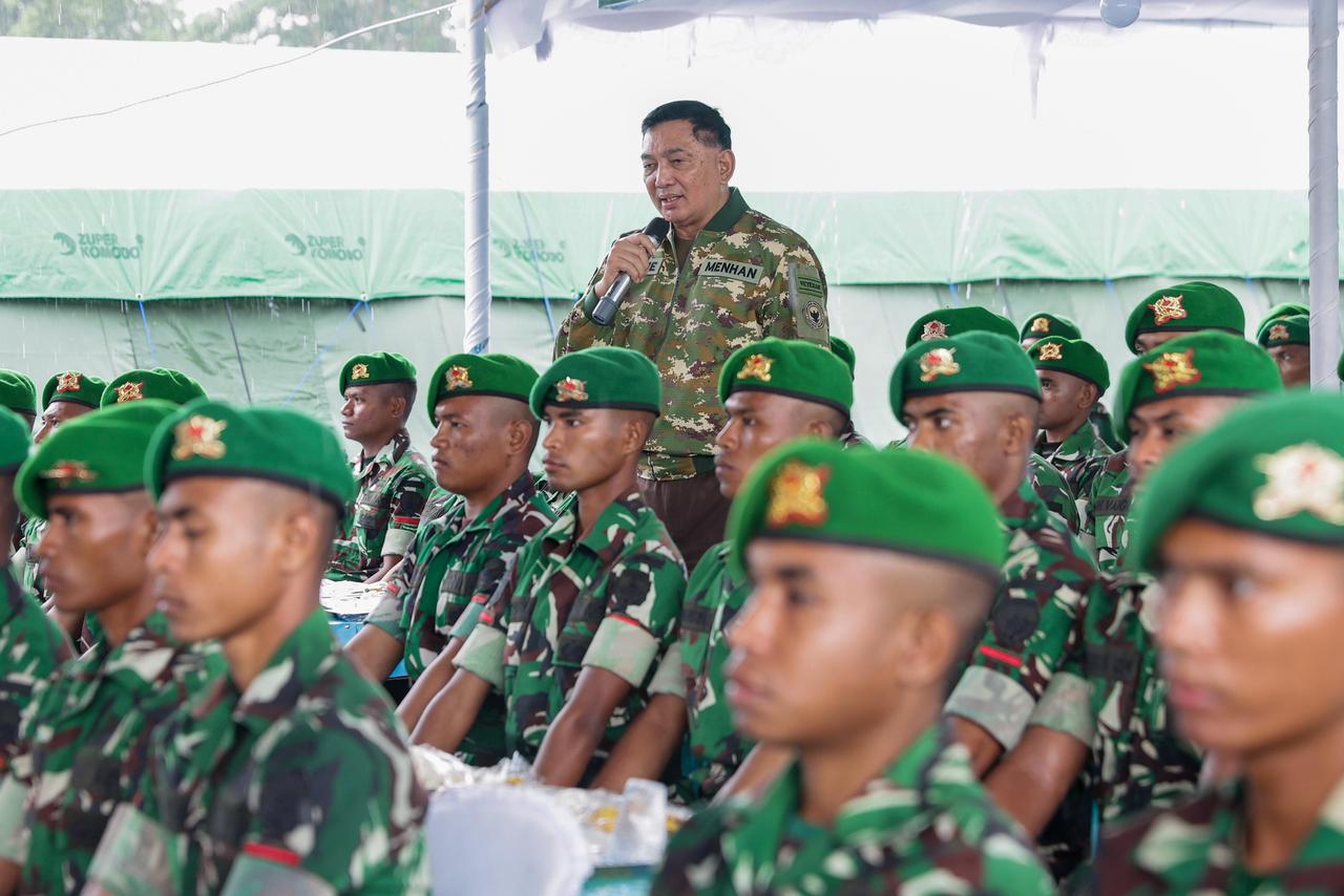 Tinjau Kesiapan Yonif TP 875/SYP, Menhan Tekankan Peran Prajurit untuk Pertahanan dan Kesejahteraan Rakyat