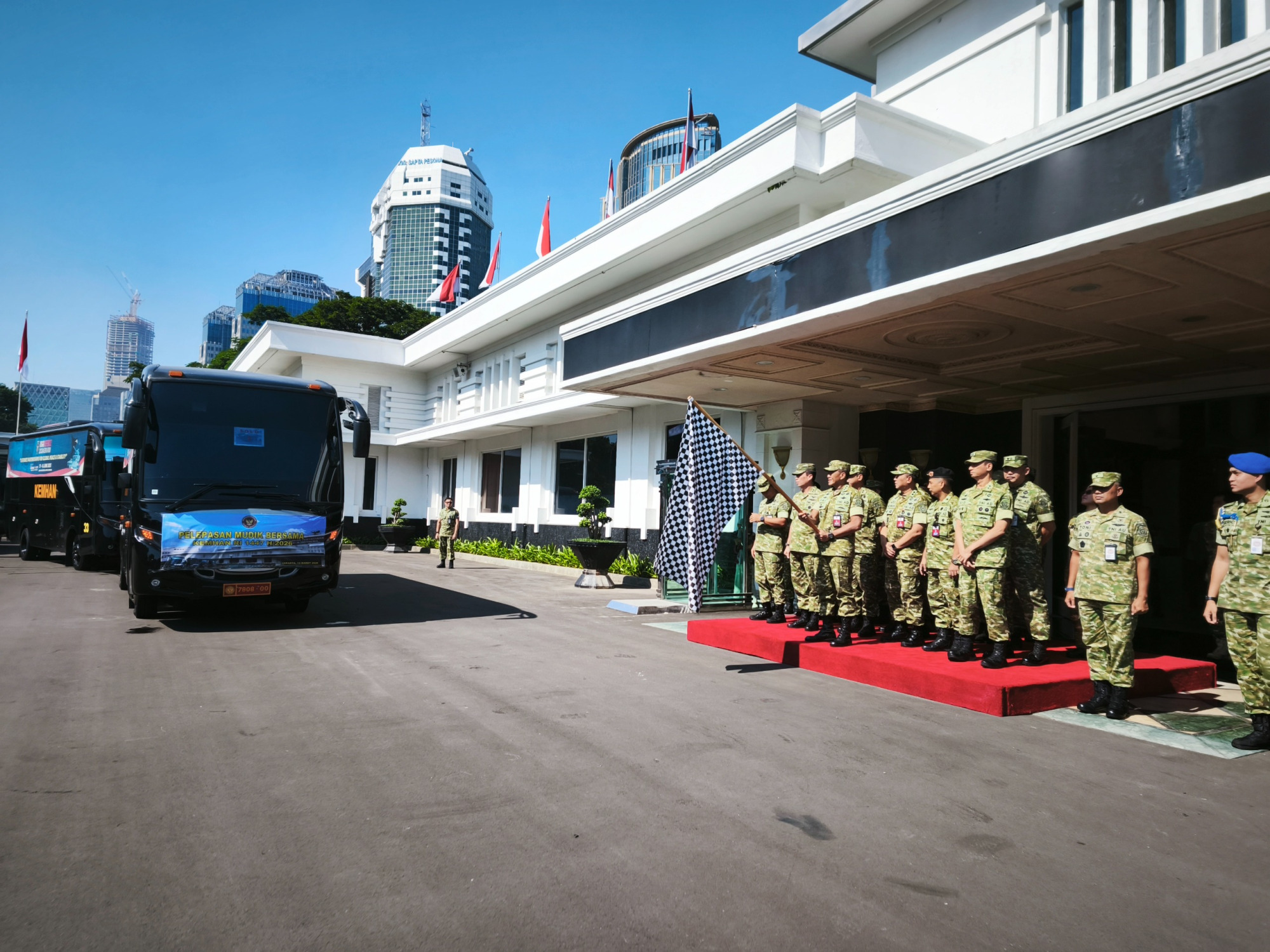 Kemhan Berangkatkan Personel dan Keluarga dalam Program Mudik Bersama 2026