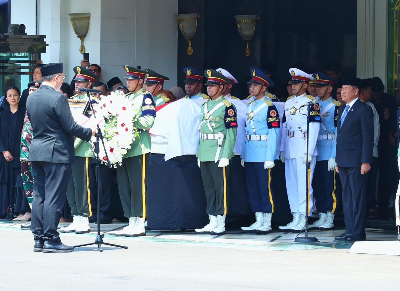 Kemhan Gelar Prosesi Penghormatan dan Pelepasan Jenazah Almarhum Juwono Sudarsono
