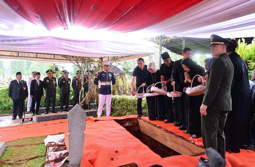 Menhan Sjafrie Hadiri Apel Persada Pemakaman Jenderal TNI (Purn) Try Sutrisno, Beri Penghormatan Terakhir