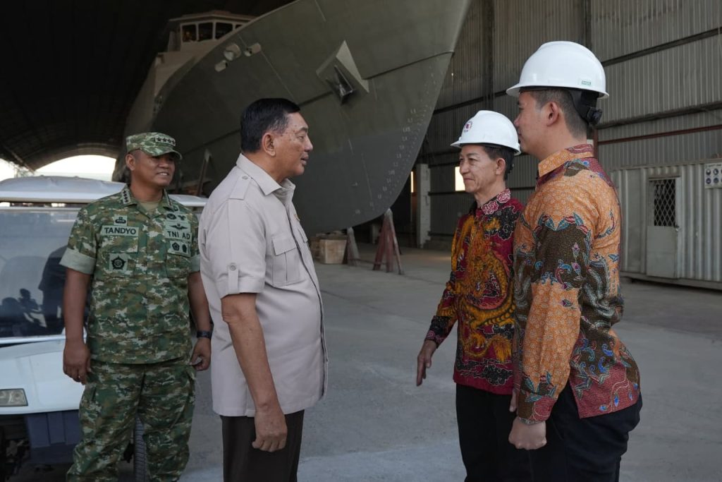 Menhan Tinjau Galangan Kapal di Batam, Dorong Kemandirian Industri Pertahanan Maritim Indonesia