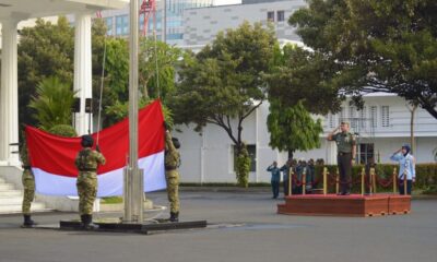 Dirjen Strahan Kemhan Pimpin Upacara Bendera Bulanan