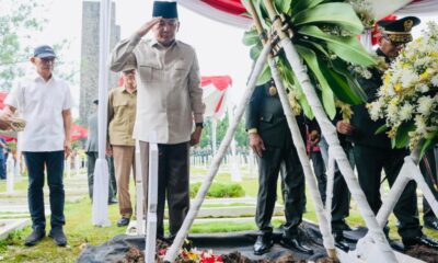 Menhan RI Hadiri Pemakaman Mayjen TNI (Purn) Tayo Tarmadi di TMP Cikutra Bandung