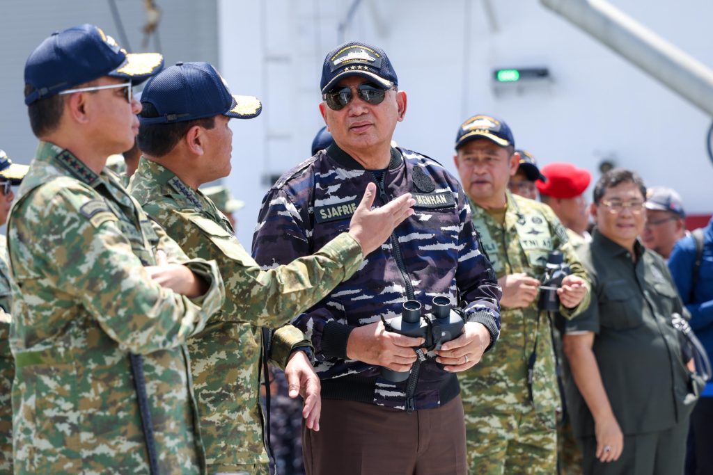 Menhan Sjafrie Tinjau Latihan Gabungan TNI di Perairan Karimunjawa
