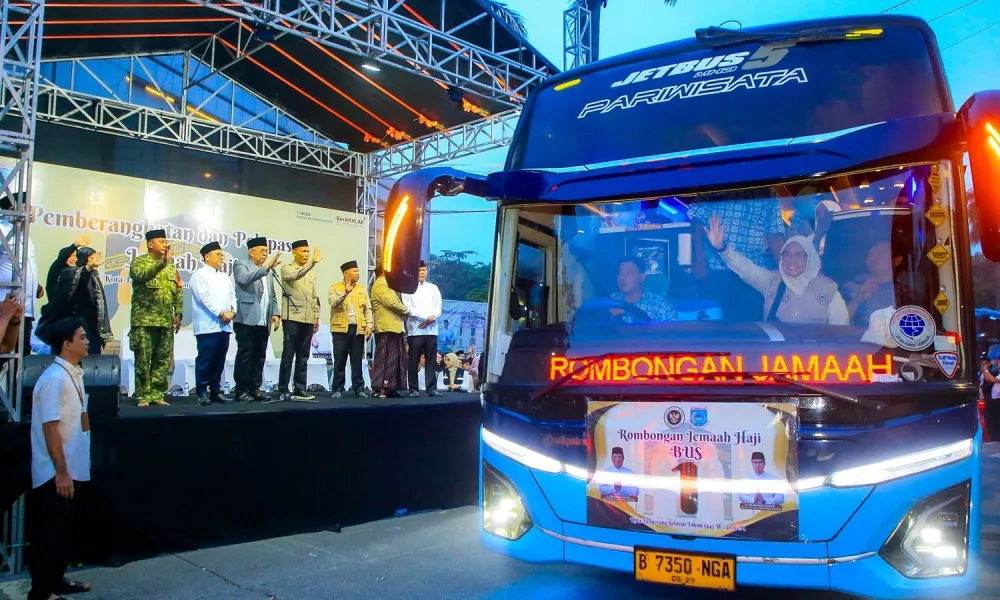 Wali Kota Benyamin Davnie Lepas 393 Jemaah Haji Kloter Pertama Asal Tangsel