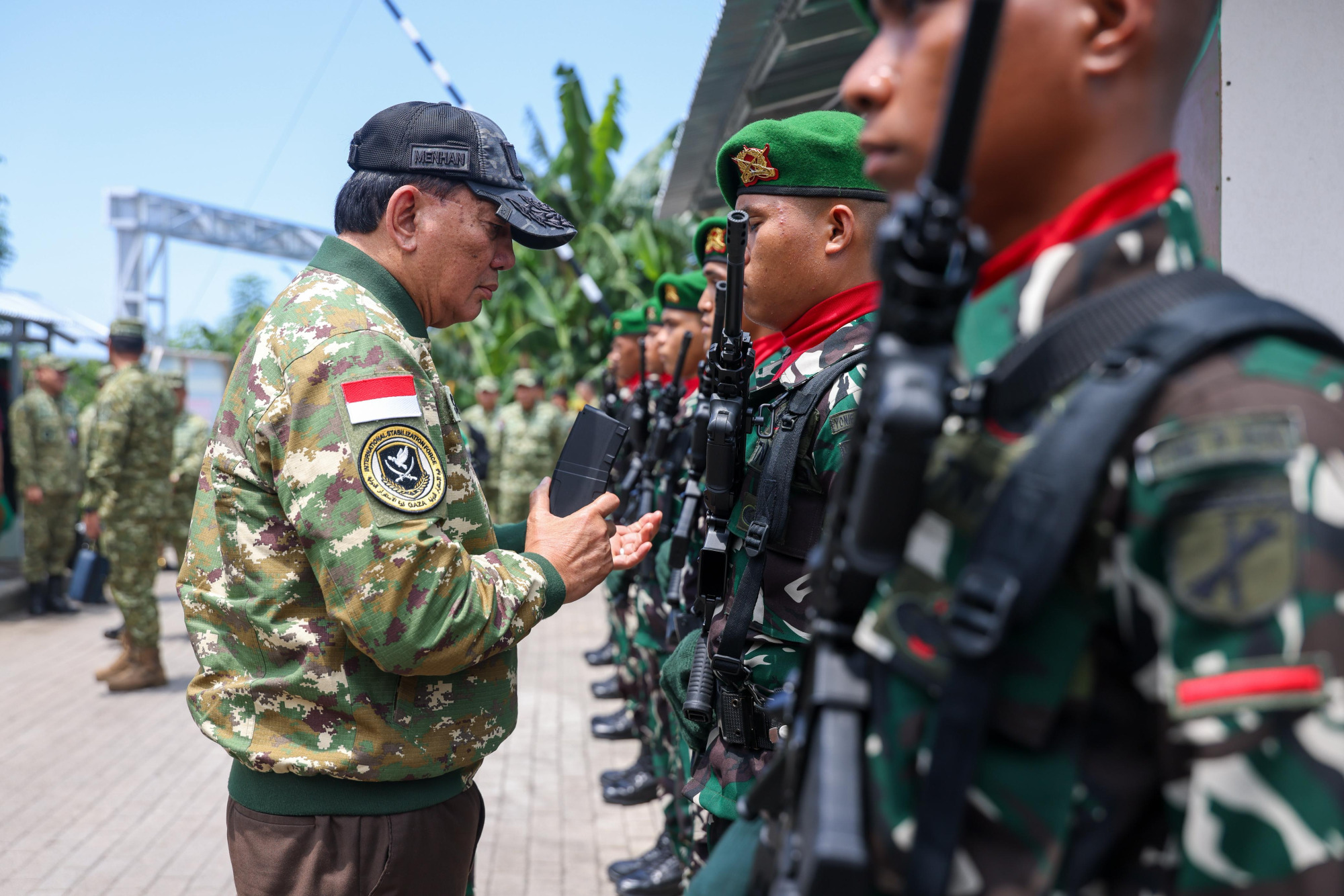 Menhan Kunjungi Yonif TP 916/Bara Sakti, Tekankan Profesionalisme Prajurit dan Kepedulian Terhadap Masyarakat