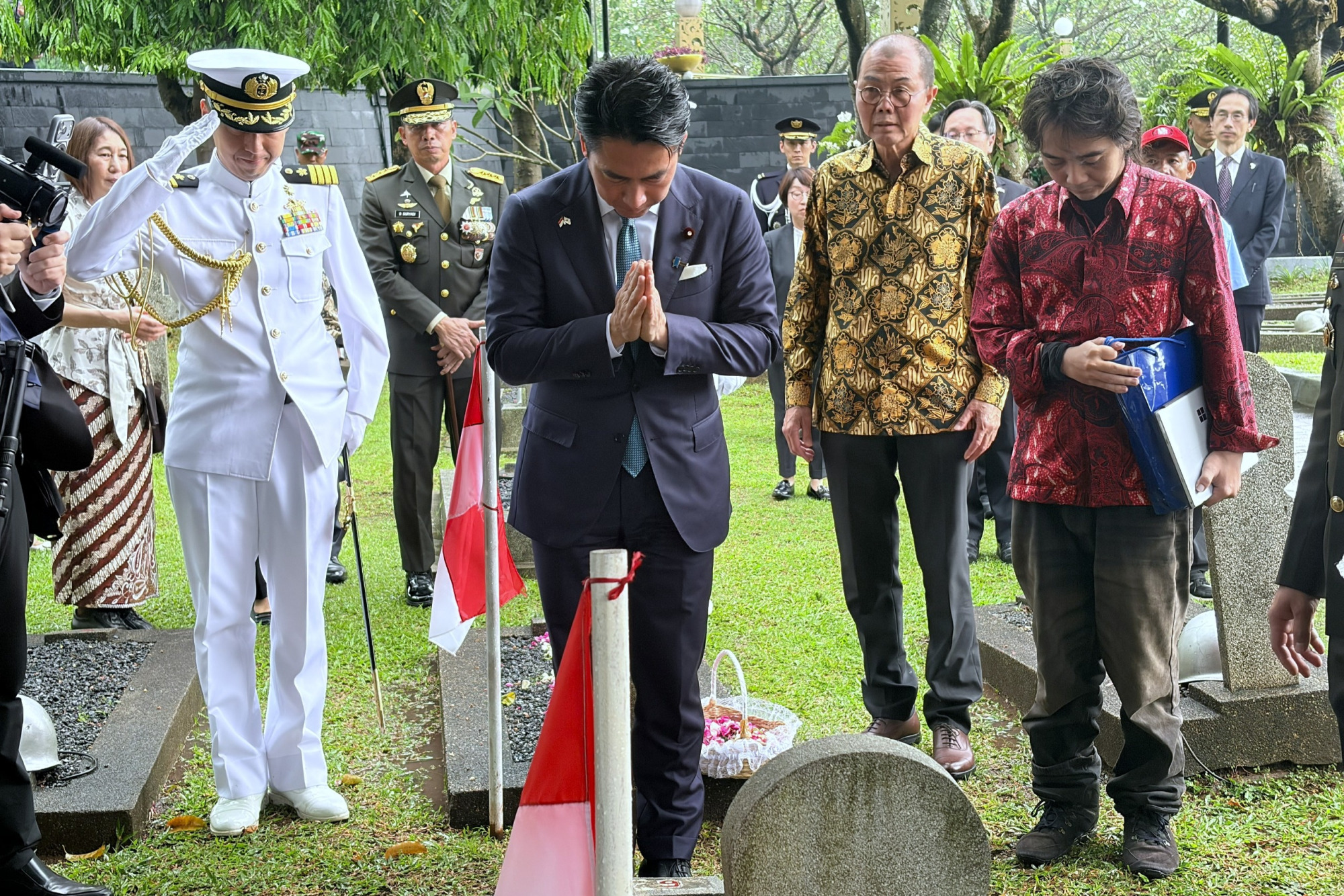 Usai Bertemu Menhan RI, Menhan Jepang Ziarah ke TMPN