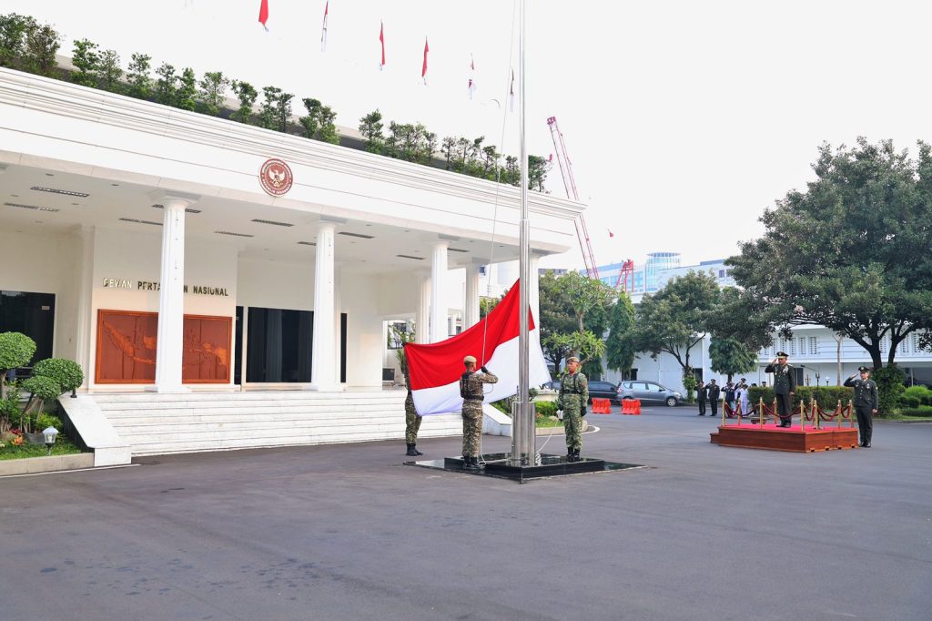Kabacadnas Kemhan Pimpin Upacara Hari Lahir Pancasila 2026 di Kemhan