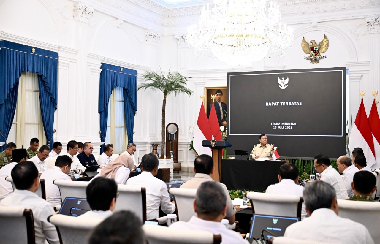 Menhan Hadiri Rapat Terbatas Bahas Penguatan Koperasi Desa Merah Putih