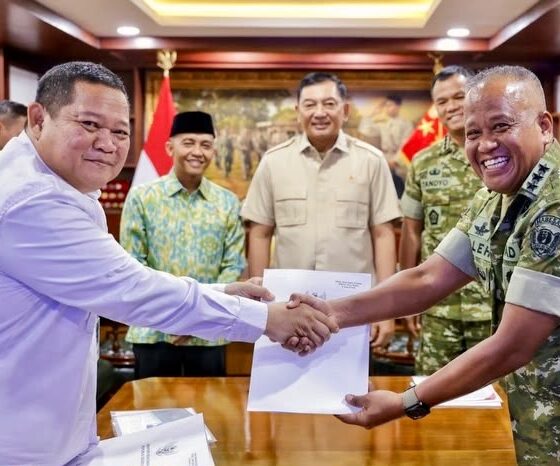Menhan Sjafrie Terima Penyerahan PPKH Lahan Batalyon Infanteri Teritorial Pembangunan