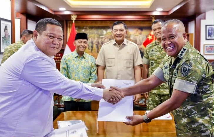 Menhan Sjafrie Terima Penyerahan PPKH Lahan Batalyon Infanteri Teritorial Pembangunan