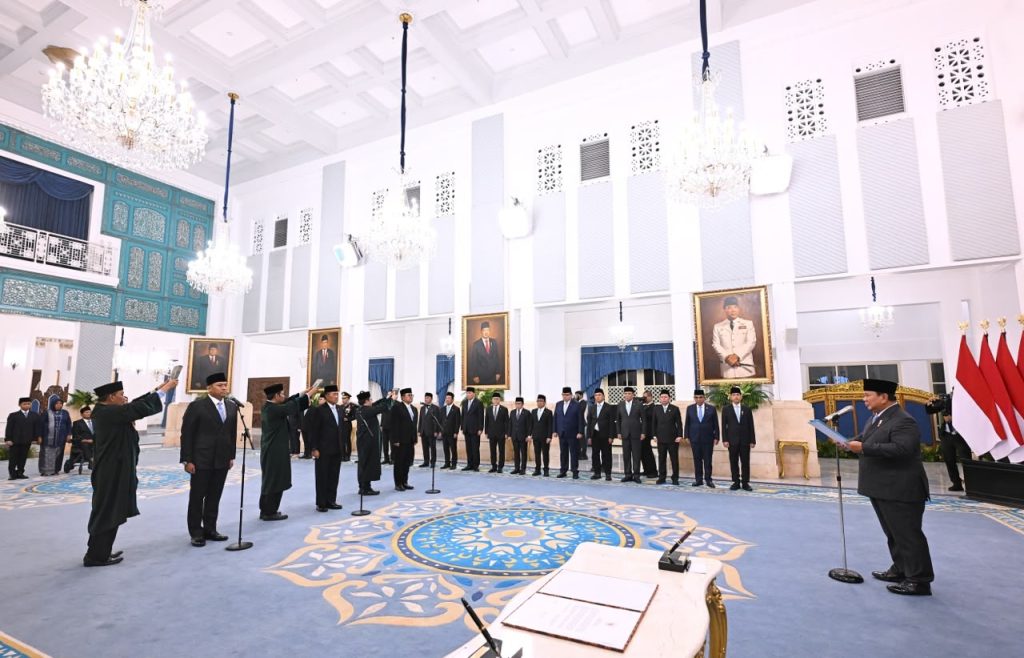 Wamenhan RI Dilantik sebagai Gubernur Universitas Republik Indonesia
