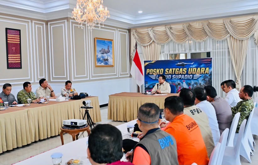 Menhan Dampingi Presiden Prabowo Dalam Rapat Penanganan Karhutla