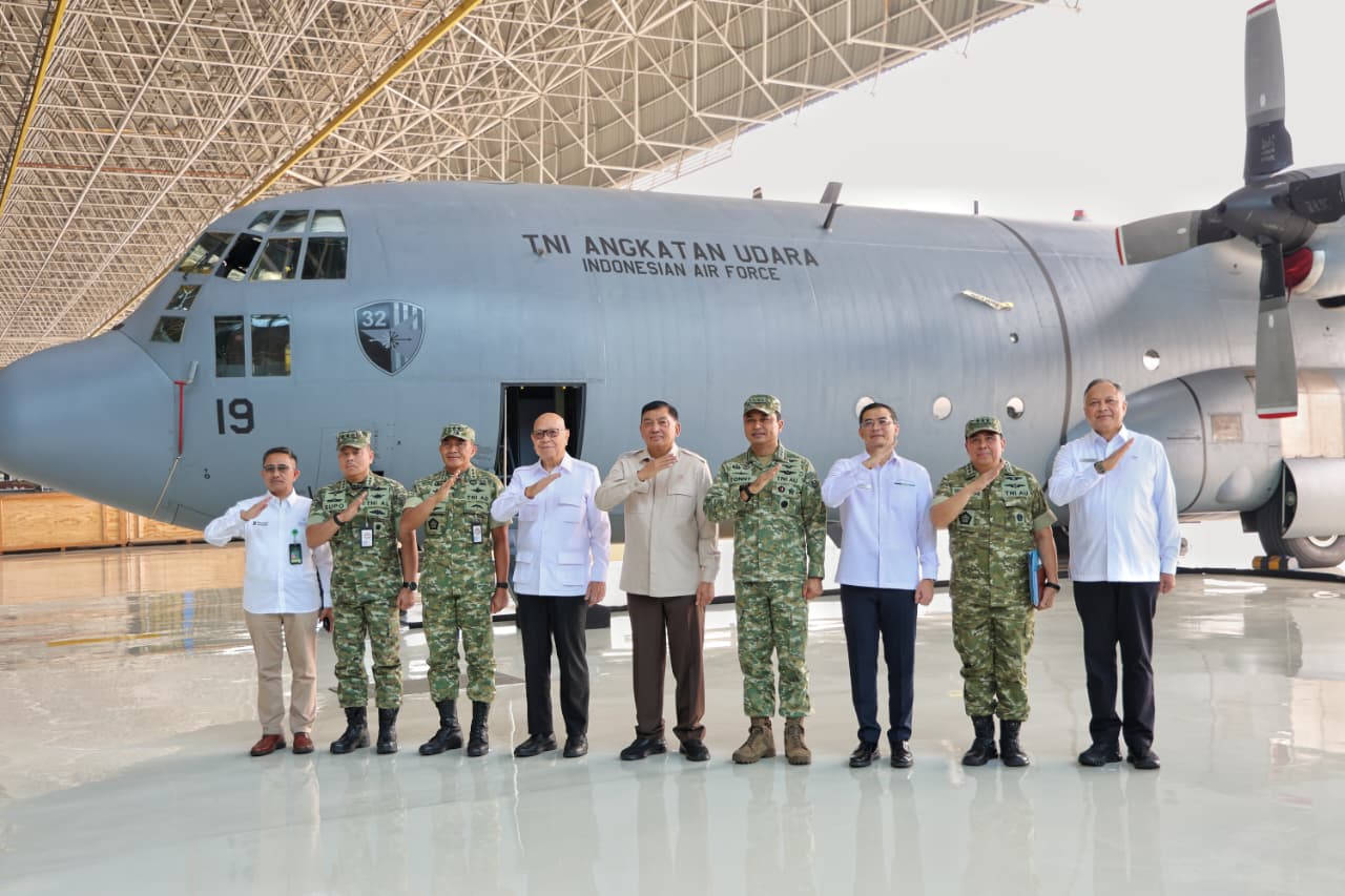 Menhan Hadiri Penyerahan Pesawat C-130H A-1319 Hasil Modernisasi GMF kepada Kemhan