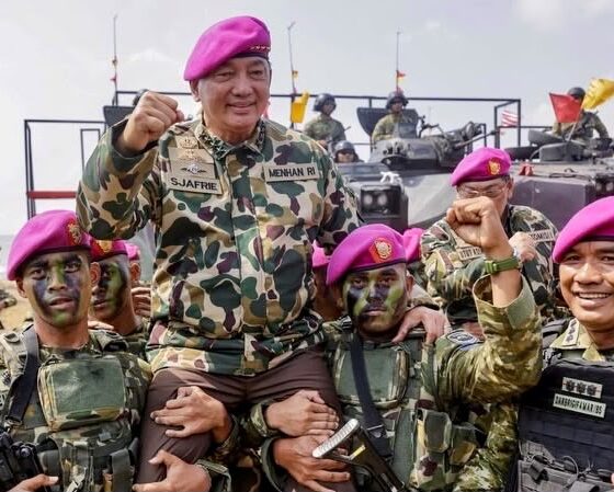 Menhan RI Dianugerahi Warga Kehormatan dan Brevet Kehormatan Korps Marinir