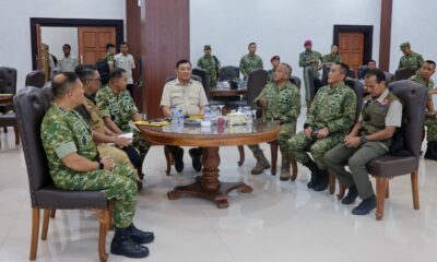 Menhan Sjafrie Pimpin Rapat Penanganan Karhutla di Riau