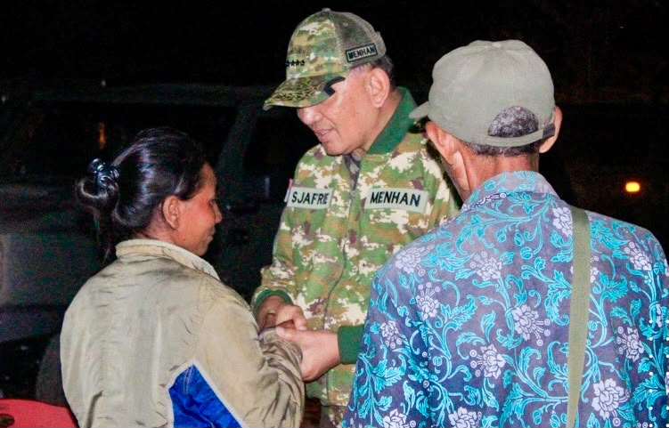 Pascagempa di NTT, Menhan Sjafrie dan Menteri PU Tinjau Yonif TP 834/WM di Nagekeo