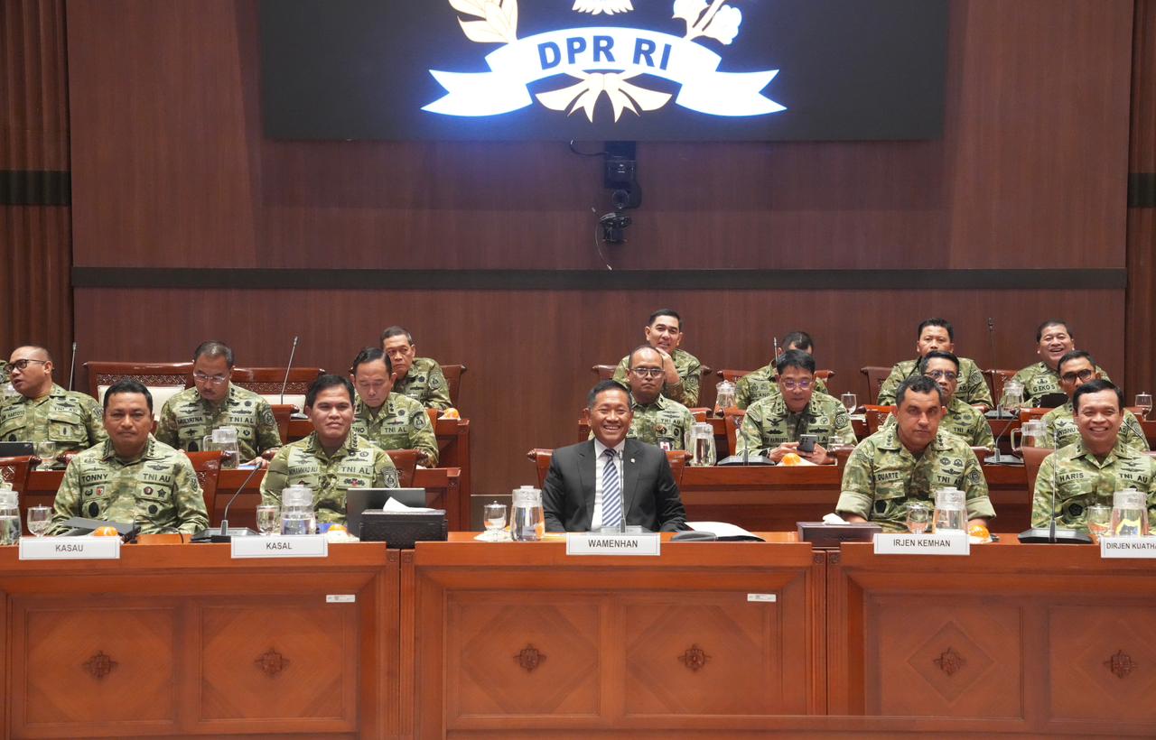 Wamenhan Hadiri Raker dengan Komisi I DPR, Persetujuan Lelang Eks KRI Ki Hajar Dewantara-364