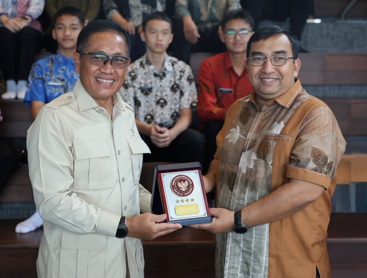 Wamenhan RI Tinjau SMA Kemala Taruna Bhayangkara, Dorong Pembentukan SDM Unggul dan Berkarakter