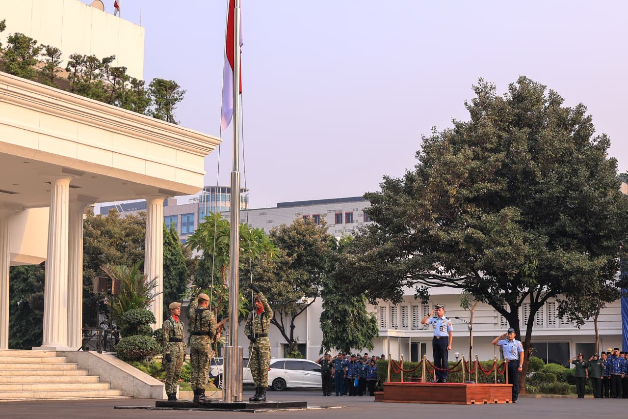 Dirjen Kuathan Kemhan RI Pimpin Upacara Bendera Bulanan, Perkuat Disiplin dan Profesionalisme Pegawai