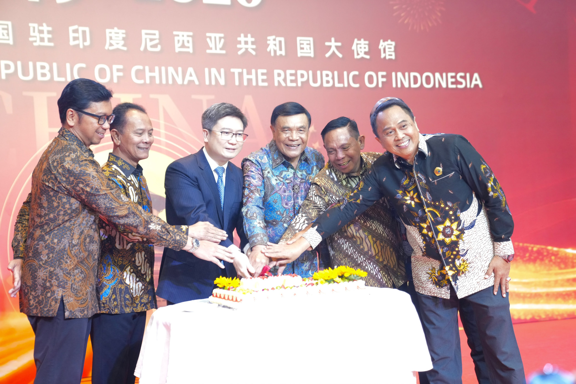 Dirjen Strahan Kemhan Hadiri Resepsi Peringatan ke-77 Berdirinya Republik Rakyat Tiongkok (RRT)