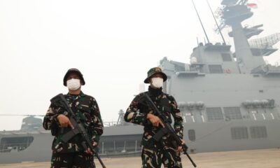 TNI Amankan Kedatangan Kapal JMSDF JS Kunisaki di Pelabuhan Kijing