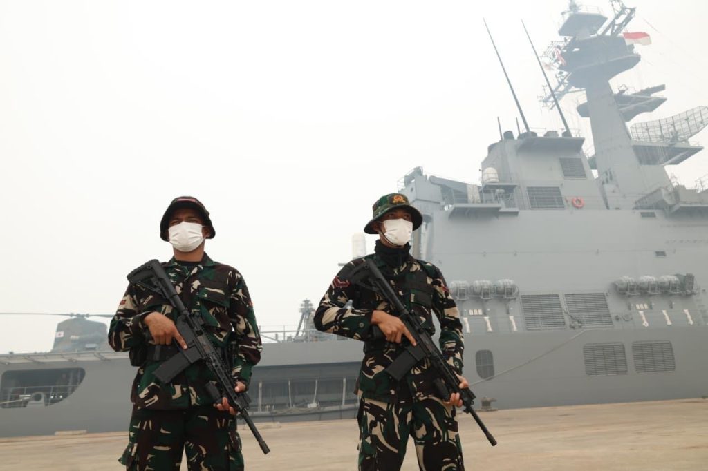 TNI Amankan Kedatangan Kapal JMSDF JS Kunisaki di Pelabuhan Kijing